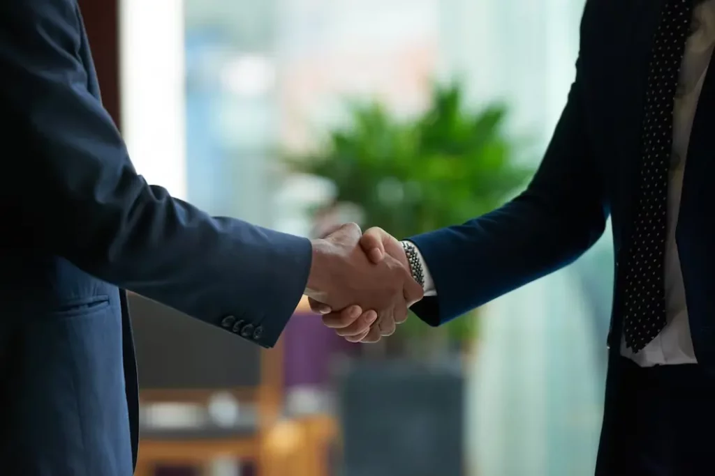 Businessmen shaking hands with agreeing over the vCTO